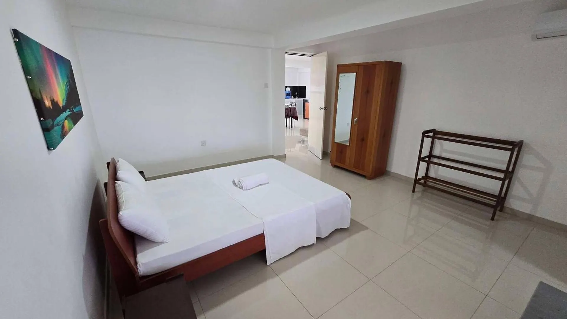 Room In Guest Room キャンディー